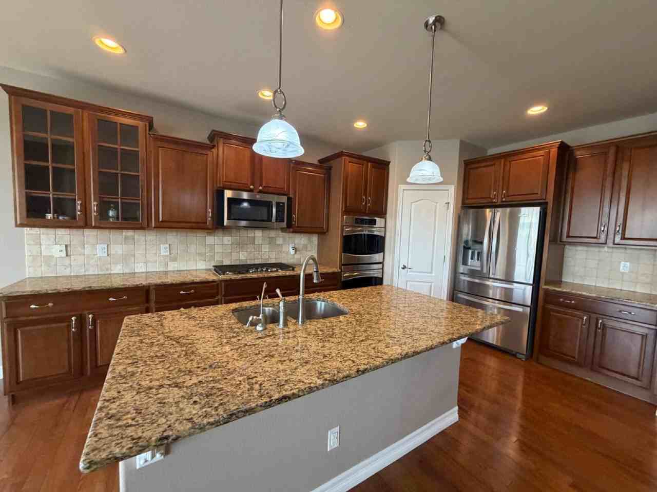 8229 S Country Club Pkwy - Photo 4 of 29