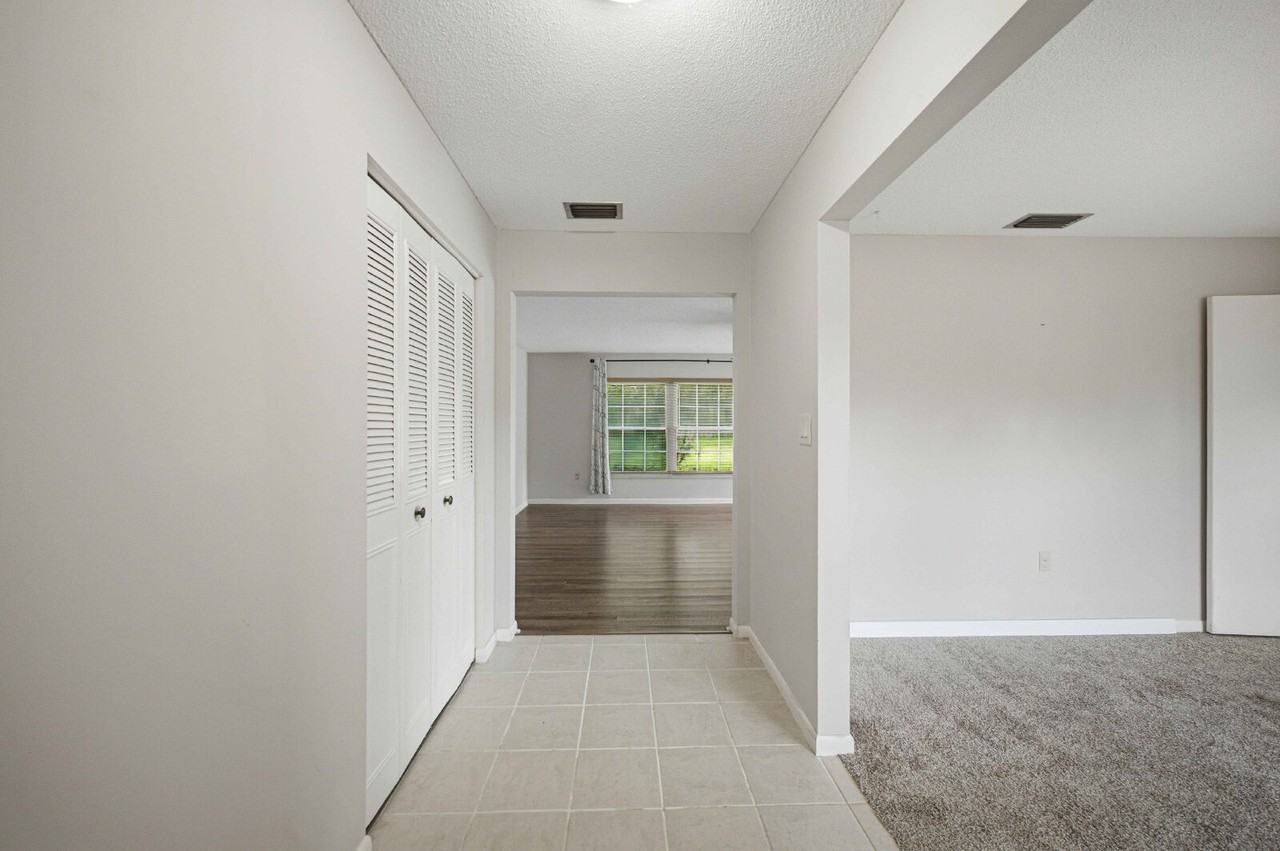 1322 Se 38th Ave - Photo 2 of 24