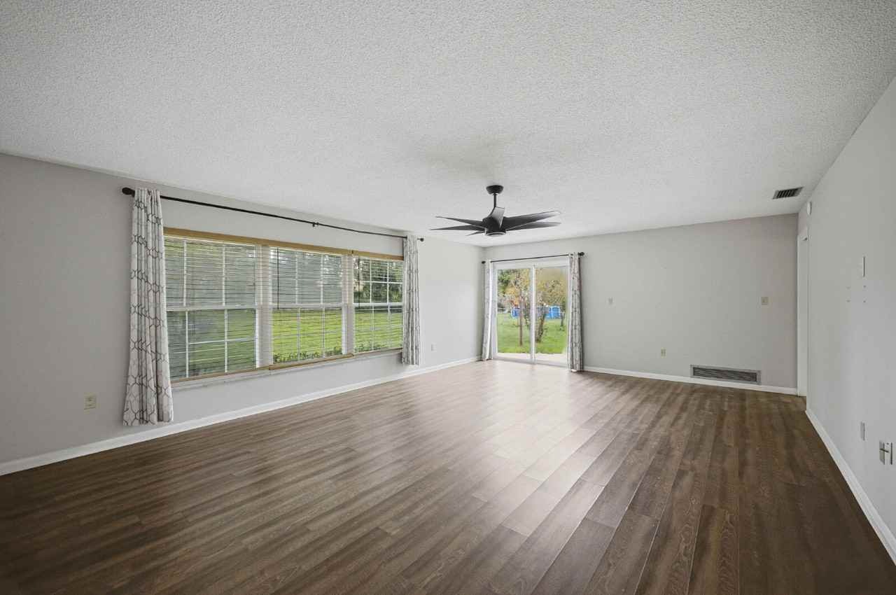 1322 Se 38th Ave - Photo 4 of 24