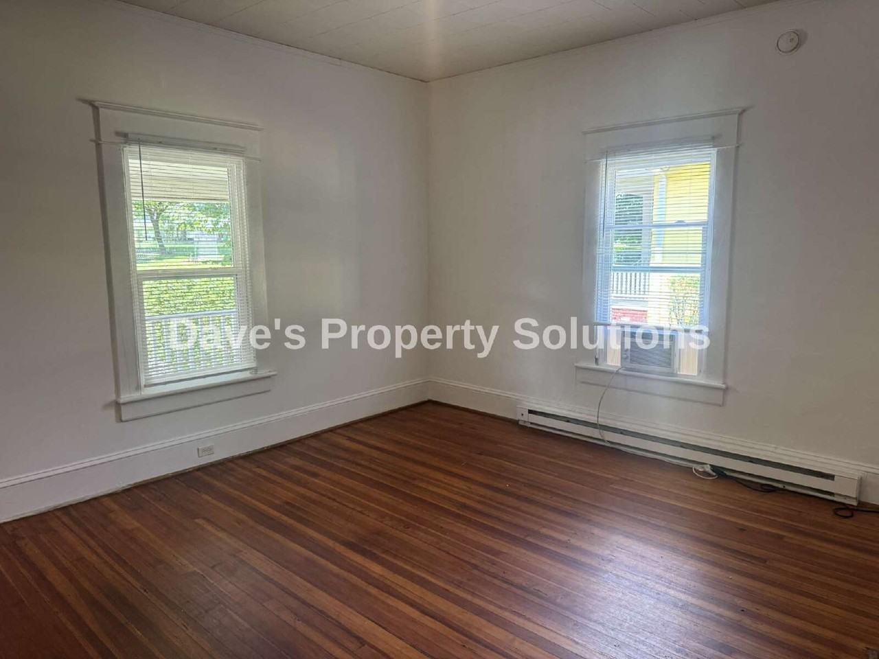 1811 Lomond St #A - Photo 4 of 14