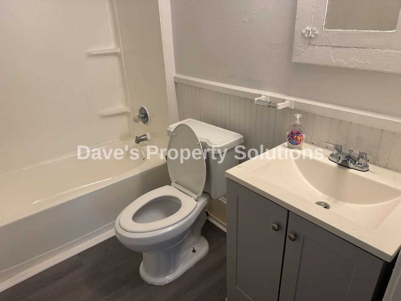 1811 Lomond St #A - Photo 7 of 14