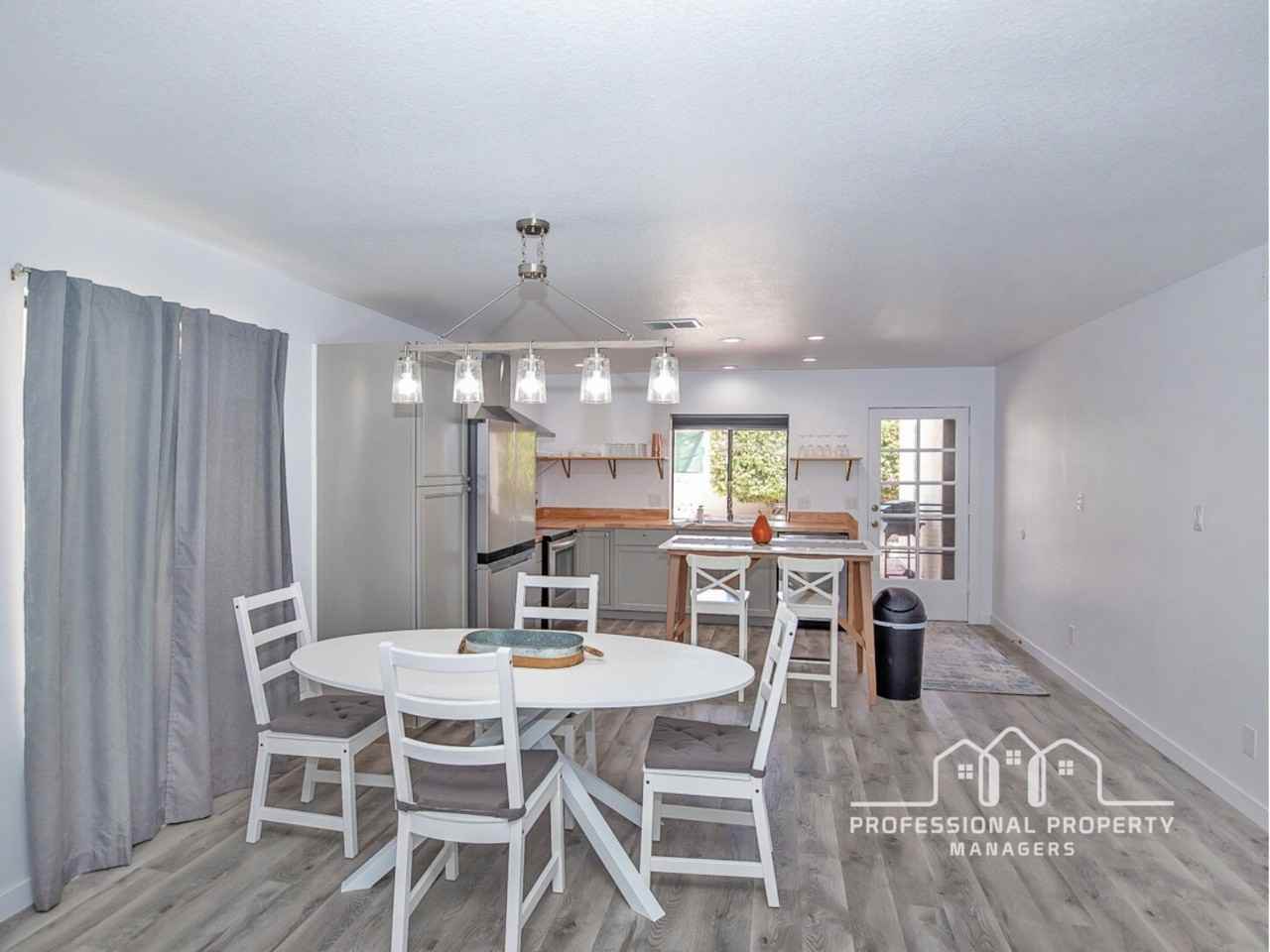 444 W 37th St - Photo 3 of 15