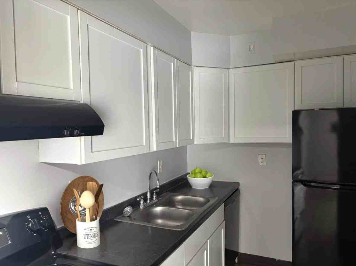 Lakeshore Place - Photo 2 of 31