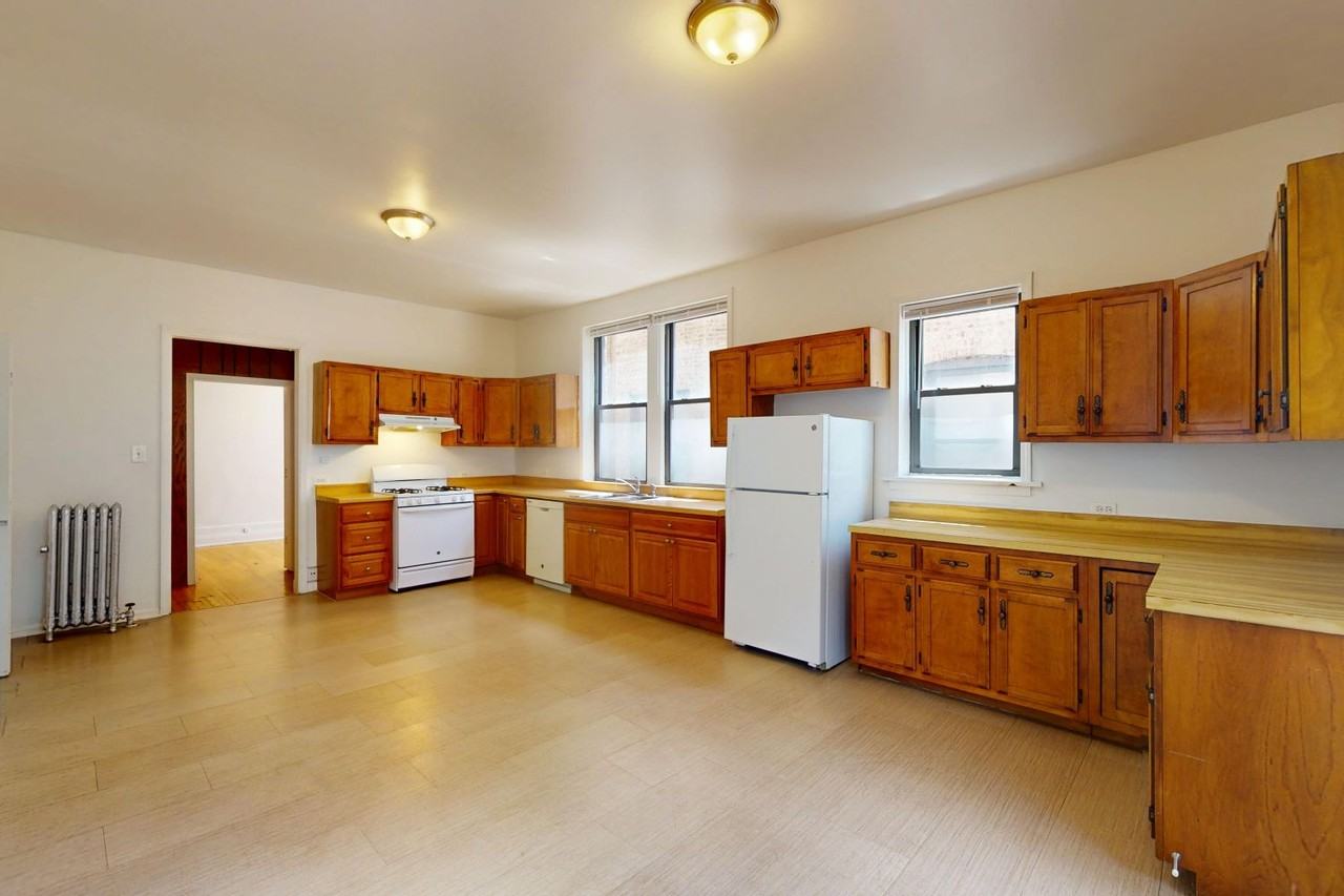 5468-70 S. Hyde Park Boulevard - Photo 7 of 28