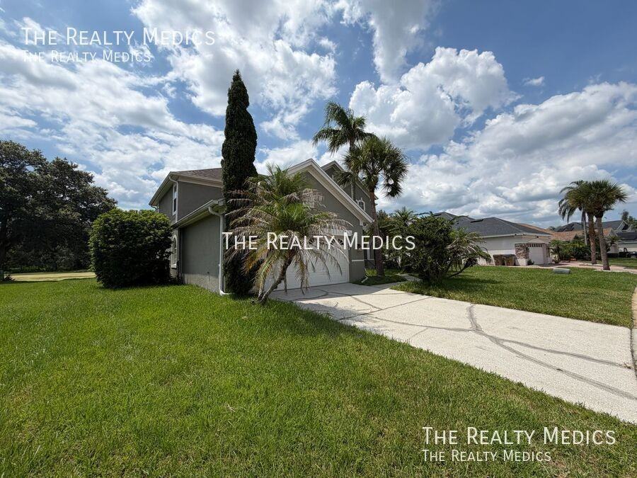 1565 The Oaks Blvd - Photo 2 of 50