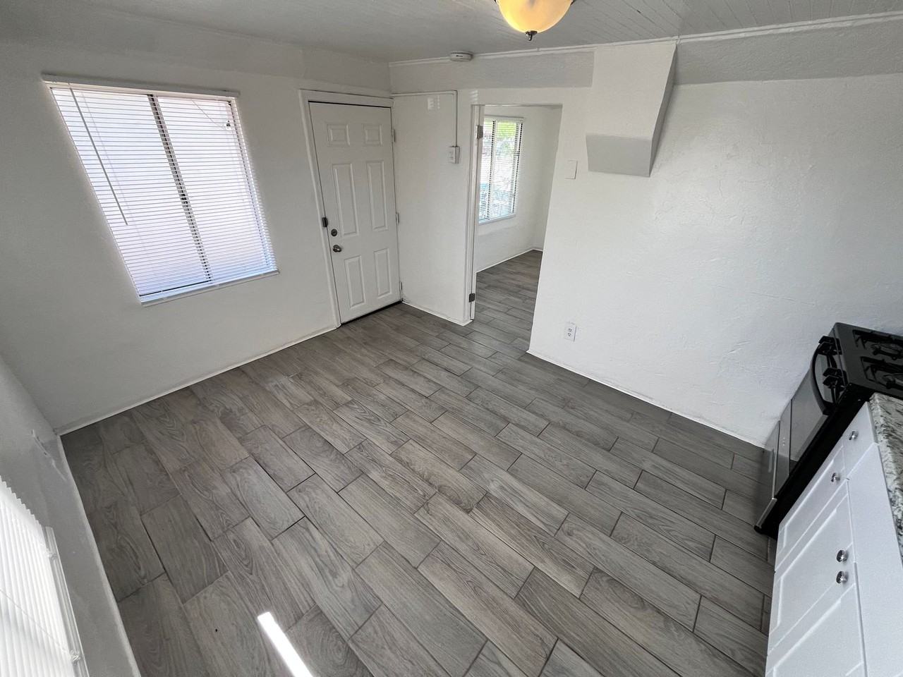 419-423 E. 32nd Street - Photo 4 of 31