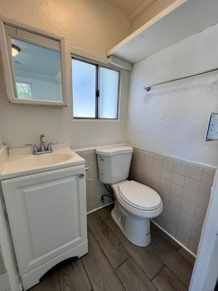 419-423 E. 32nd Street - Photo 6 of 31