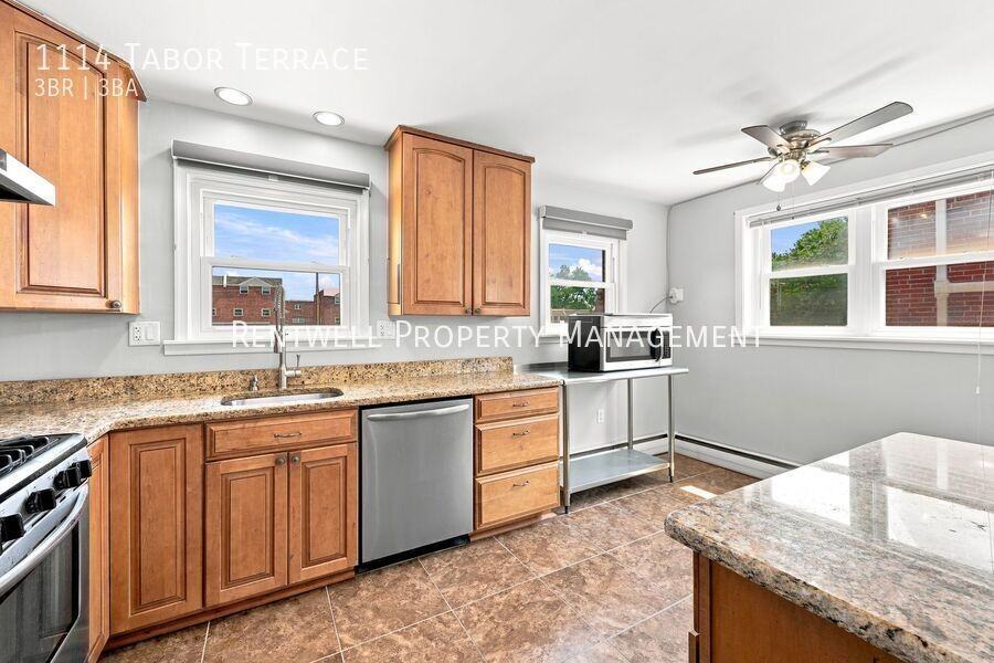 1114 Tabor Ter - Photo 7 of 27
