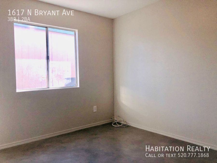 1617 N Bryant Ave - Photo 4 of 13