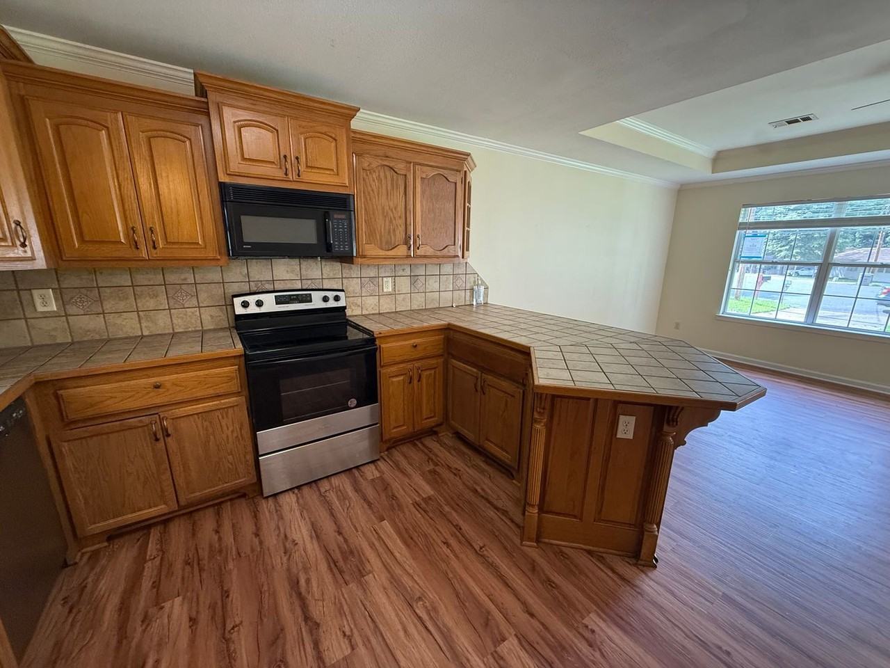 3913 Hobbs - Photo 5 of 11