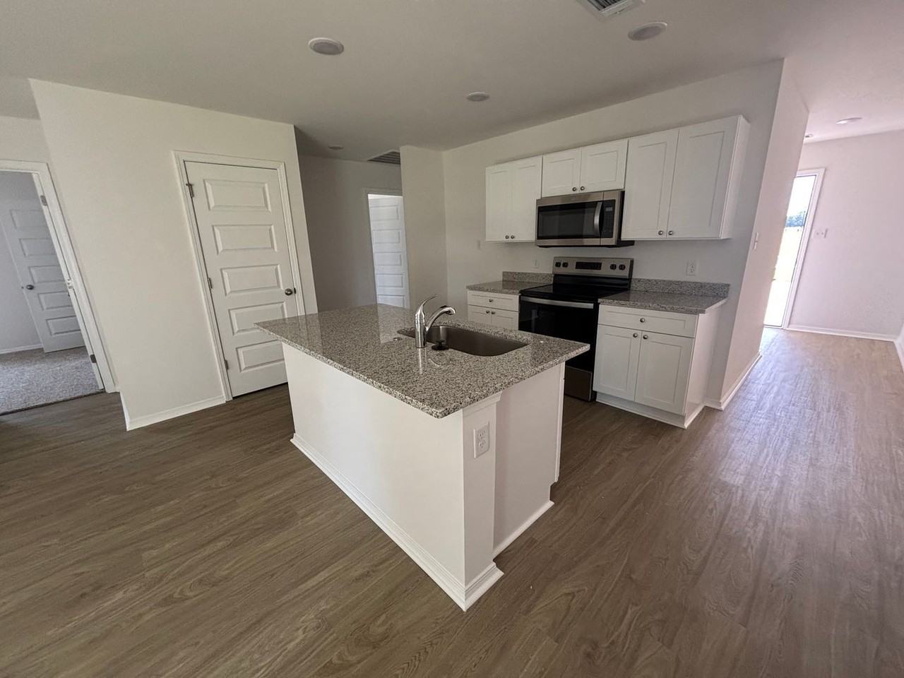 350 Moonlight Graham Blvd - Photo 6 of 20