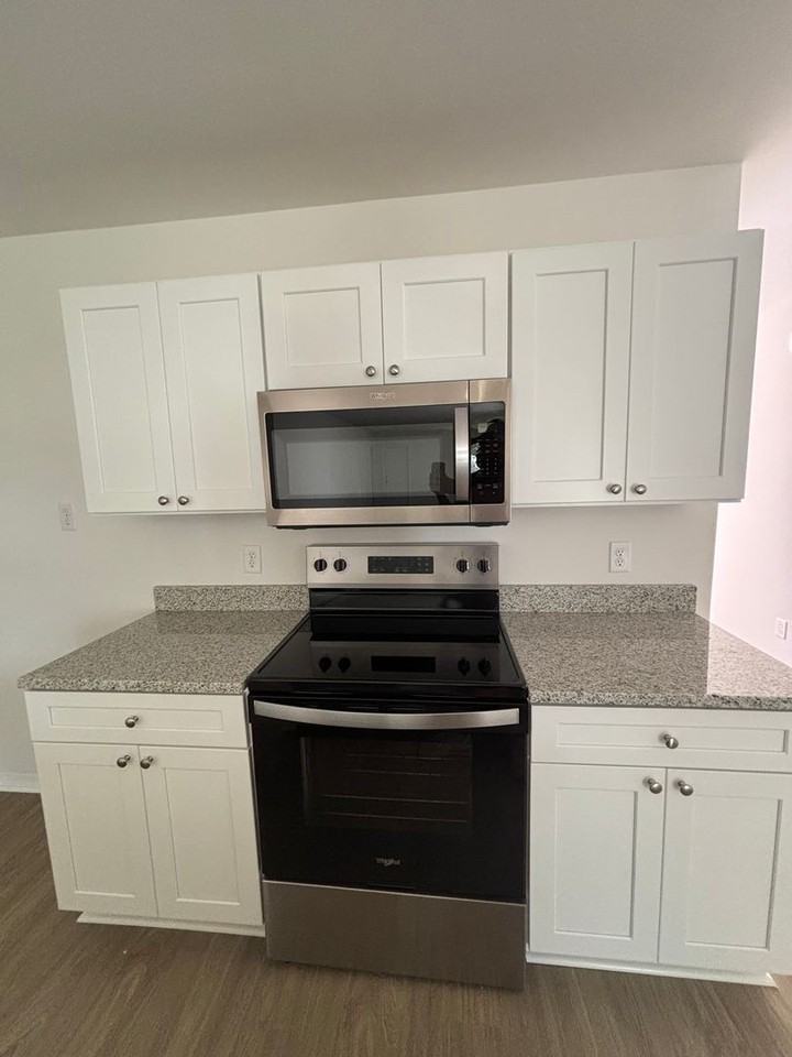 350 Moonlight Graham Blvd - Photo 7 of 20