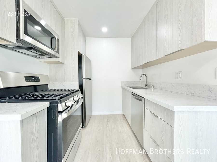 1017 Ocean Park Blvd #5 - Photo 3 of 13