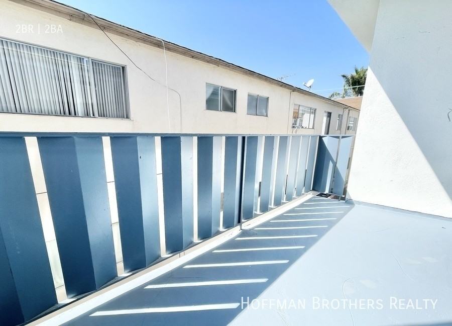 1017 Ocean Park Blvd #5 - Photo 4 of 13