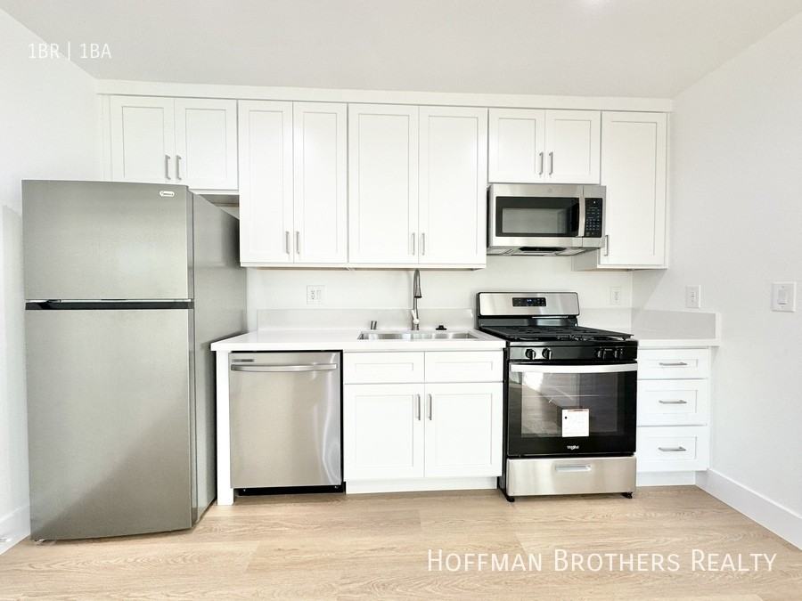 2323 Marathon St #7 - Photo 3 of 10