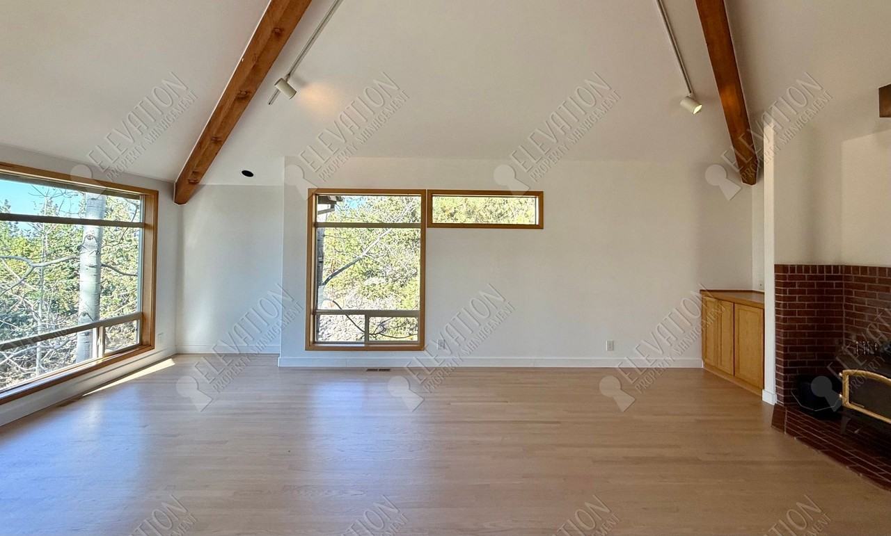 1955 Nw Brogan - Photo 5 of 50