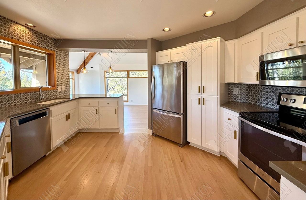 1955 Nw Brogan - Photo 7 of 50