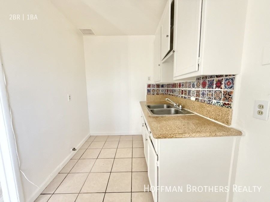 1056 E Rhea St #4 - Photo 2 of 5