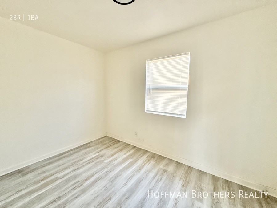1056 E Rhea St #4 - Photo 3 of 5
