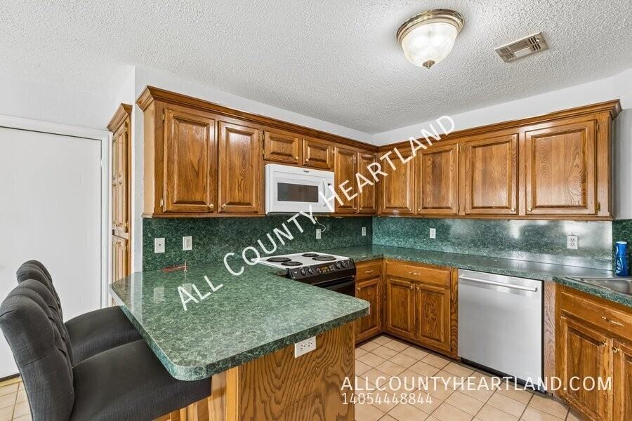 8801 Scirocco Cir - Photo 6 of 14
