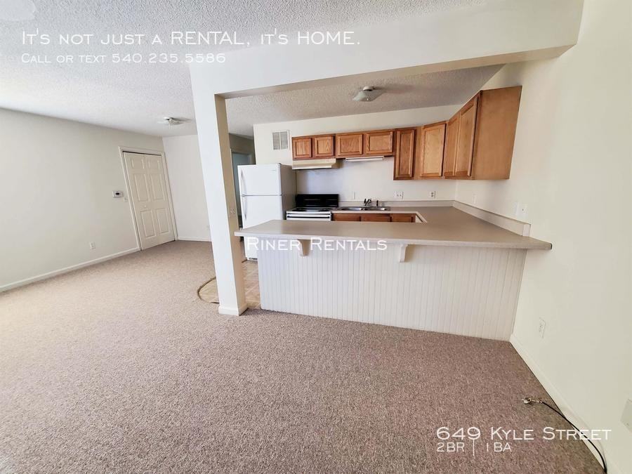 649 Kyle St - Photo 3 of 9