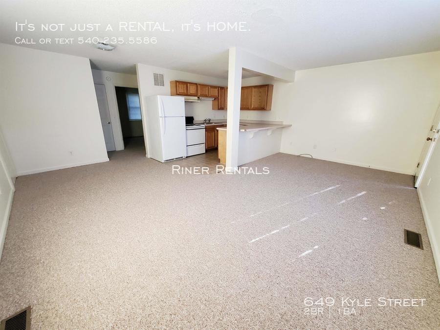 649 Kyle St - Photo 4 of 9