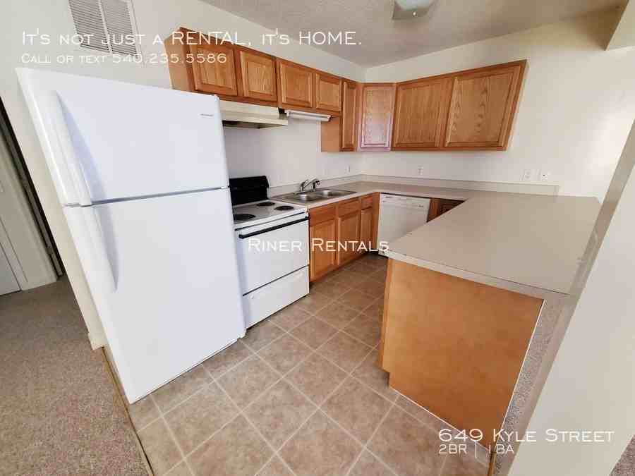 649 Kyle St - Photo 5 of 9