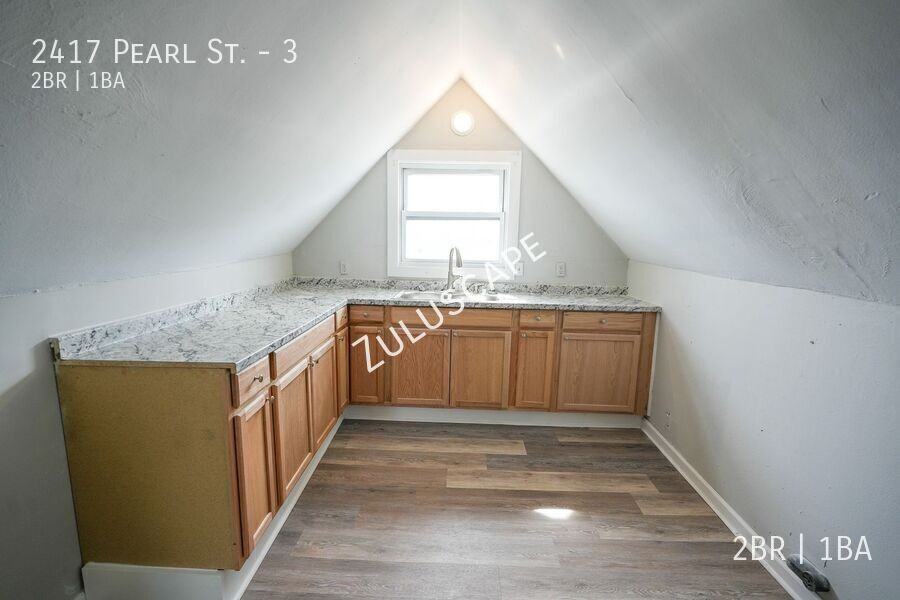 2417 Pearl St #3 - Photo 3 of 10