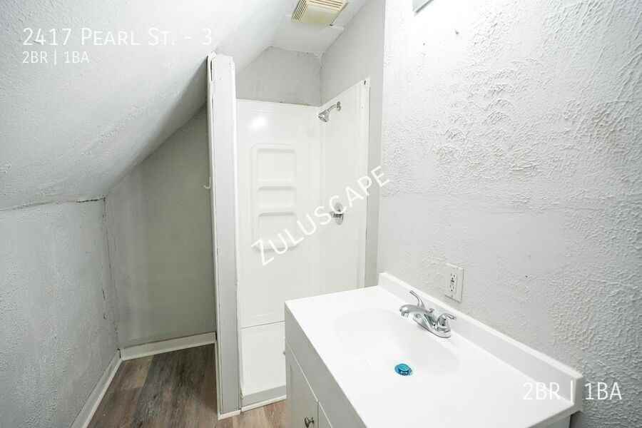 2417 Pearl St #3 - Photo 4 of 10