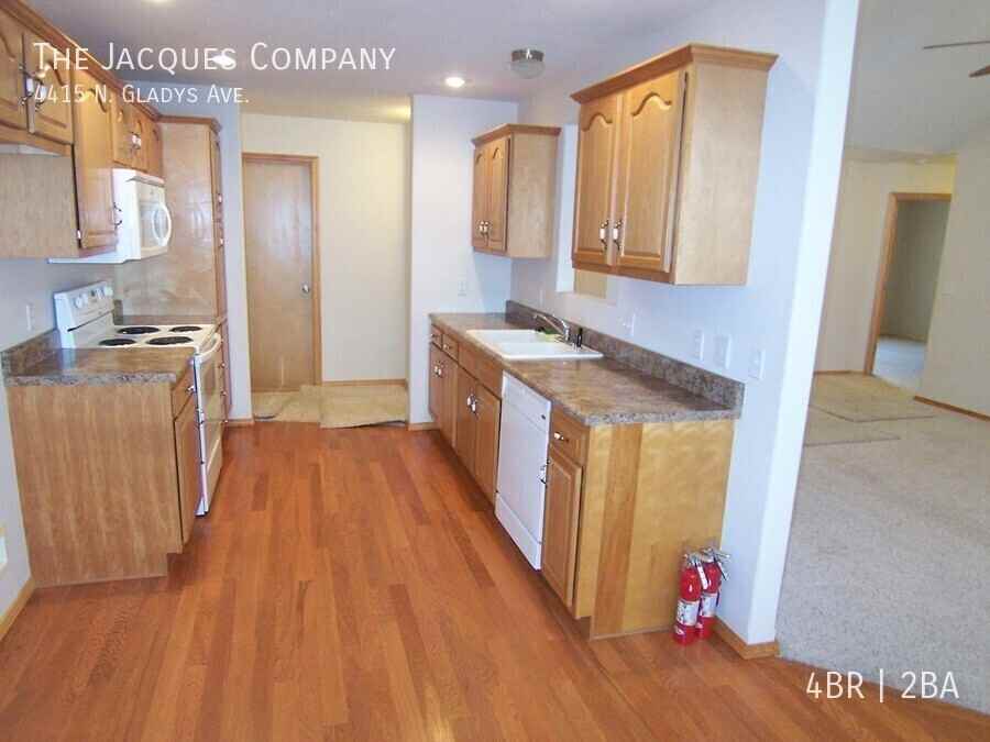 4415 Gladys Ave - Photo 2 of 14