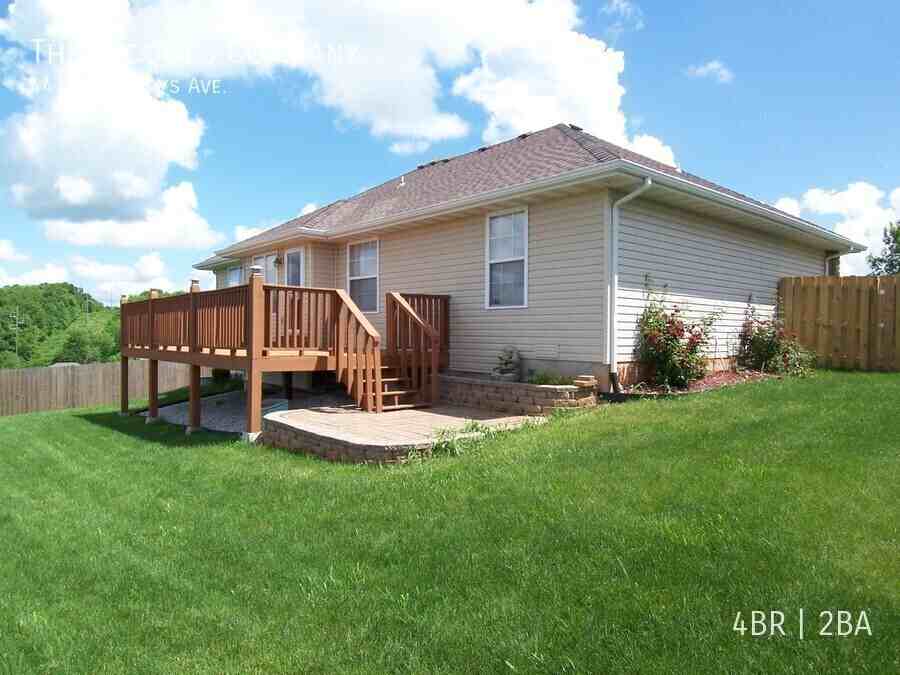 4415 Gladys Ave - Photo 4 of 14