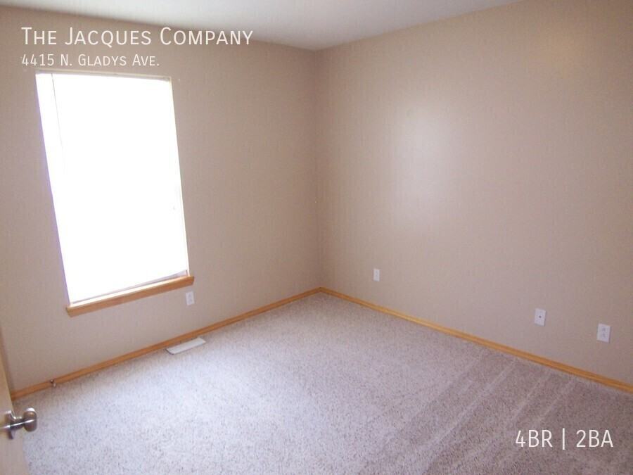 4415 Gladys Ave - Photo 7 of 14