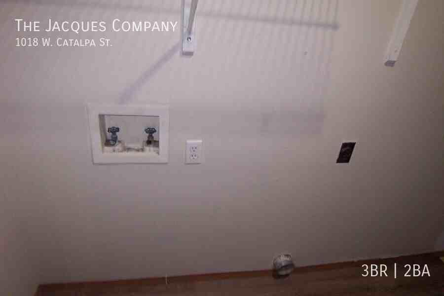 1018 W Catalpa St - Photo 2 of 10