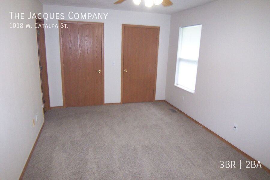 1018 W Catalpa St - Photo 4 of 10