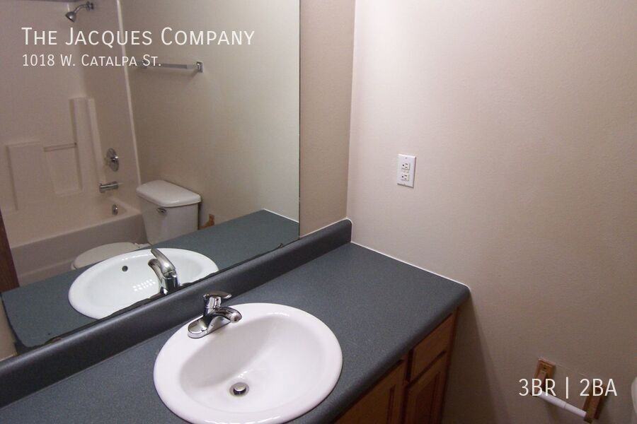 1018 W Catalpa St - Photo 5 of 10