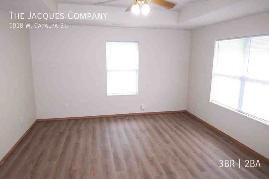 1018 W Catalpa St - Photo 7 of 10