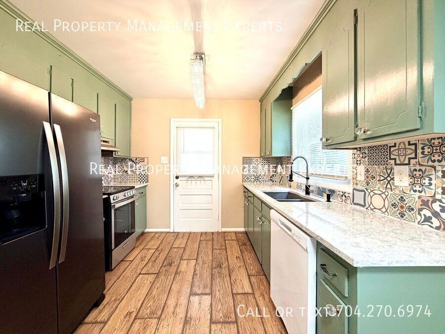 4008 Irvington Dr - Photo 2 of 17