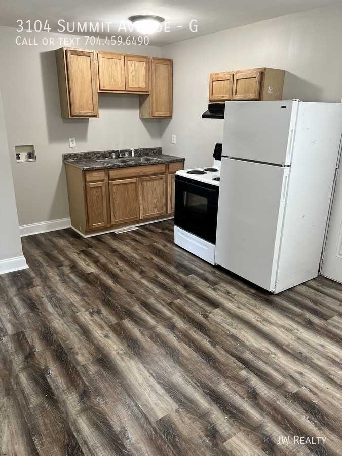 3104 Summit Ave #G - Photo 2 of 6