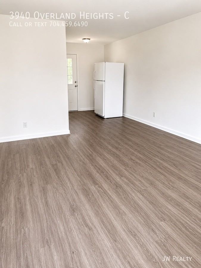 3940 Overland Hts #D - Photo 3 of 5