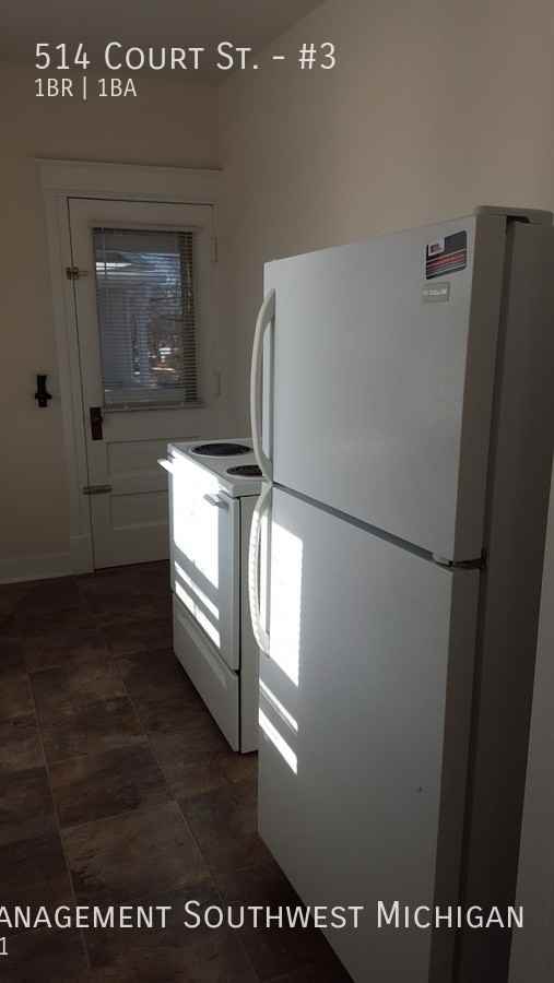 514 Court St #3 - Photo 3 of 11