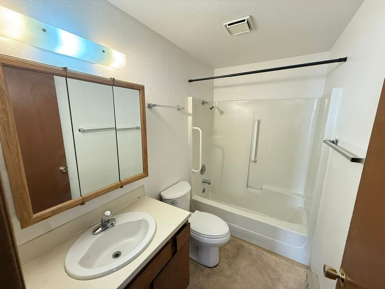 201 -203 Oak St - Photo 7 of 13