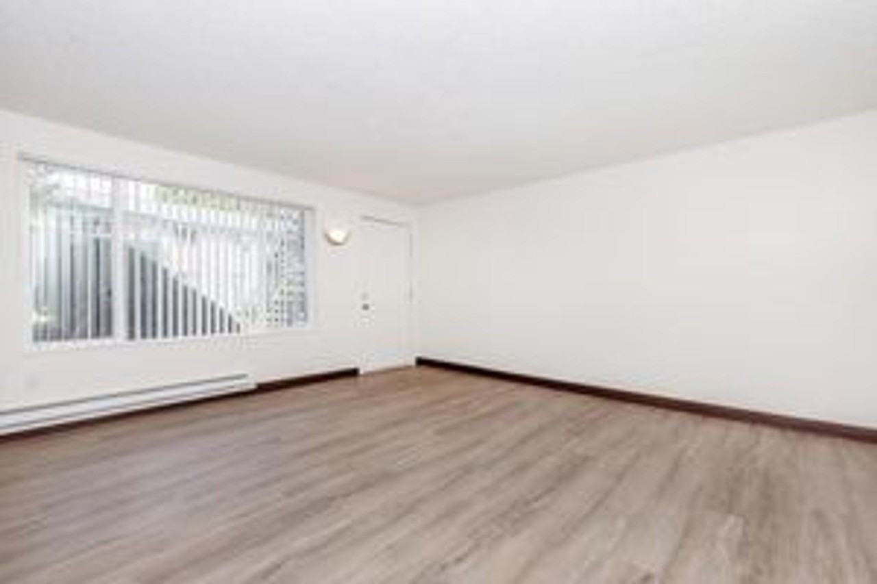 Crystal Manor Apartments in SeaTac, WA - Photo 2 of 10
