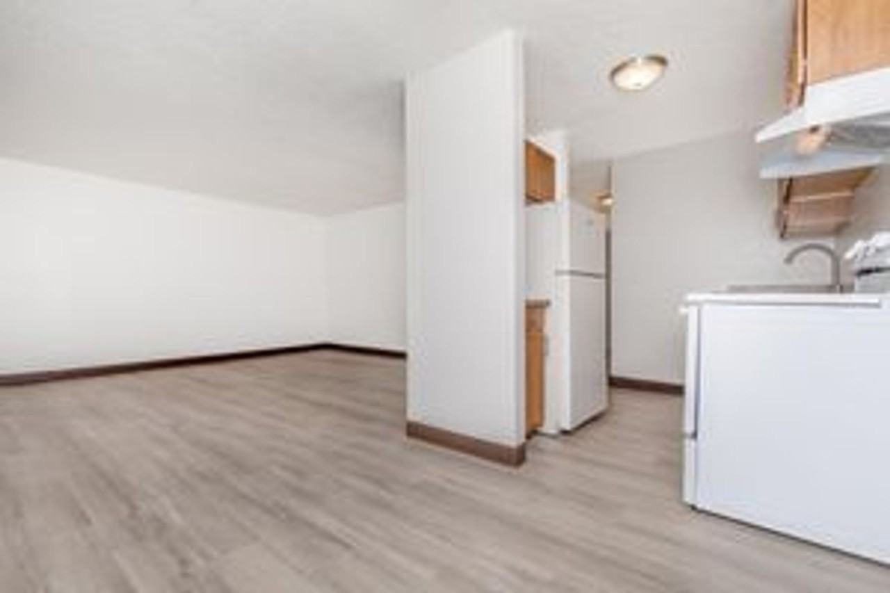 Crystal Manor Apartments in SeaTac, WA - Photo 5 of 10