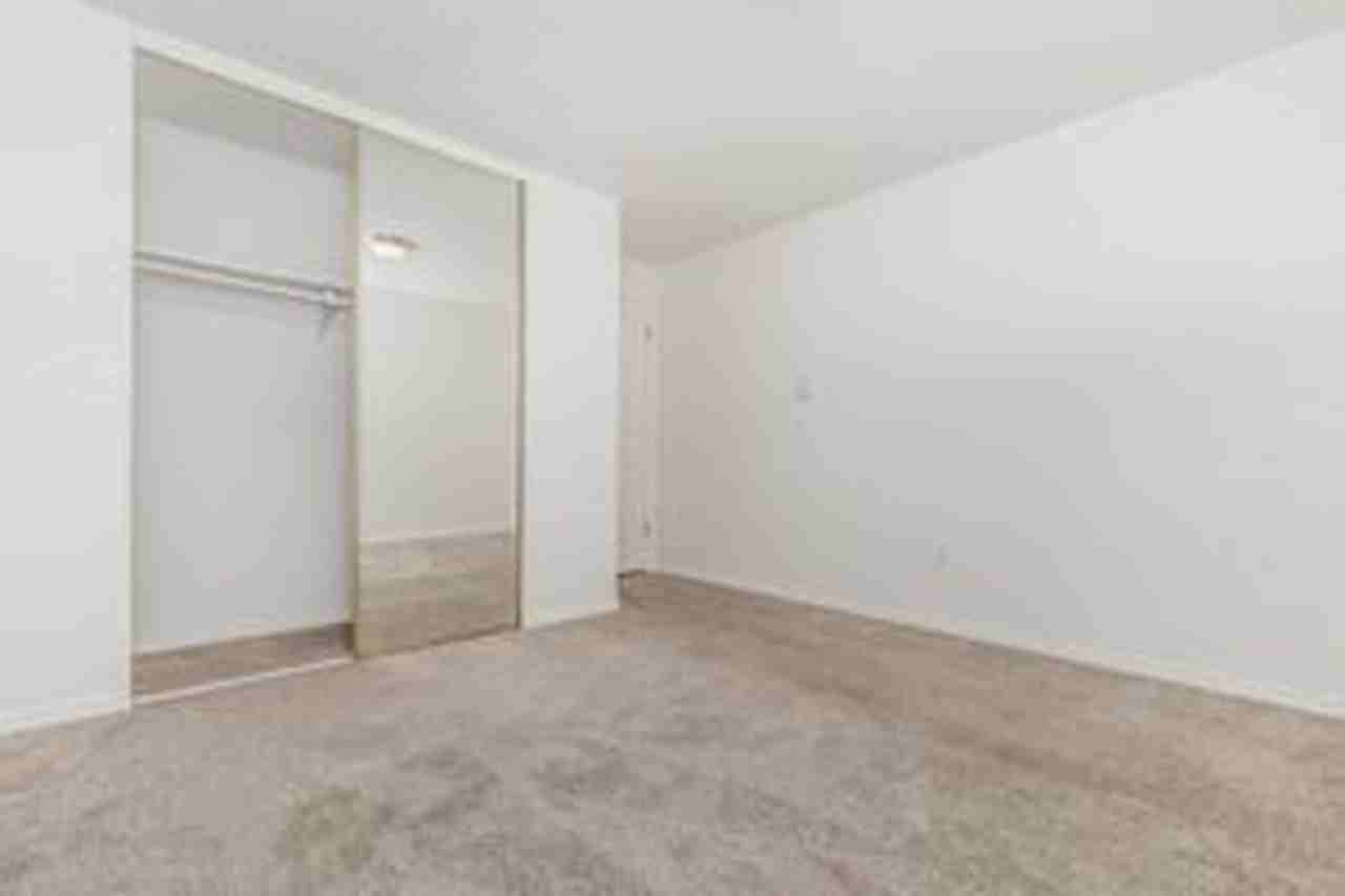 Crystal Manor Apartments in SeaTac, WA - Photo 7 of 10