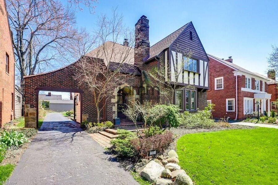 2551 Charney Rd - Photo 2 of 32