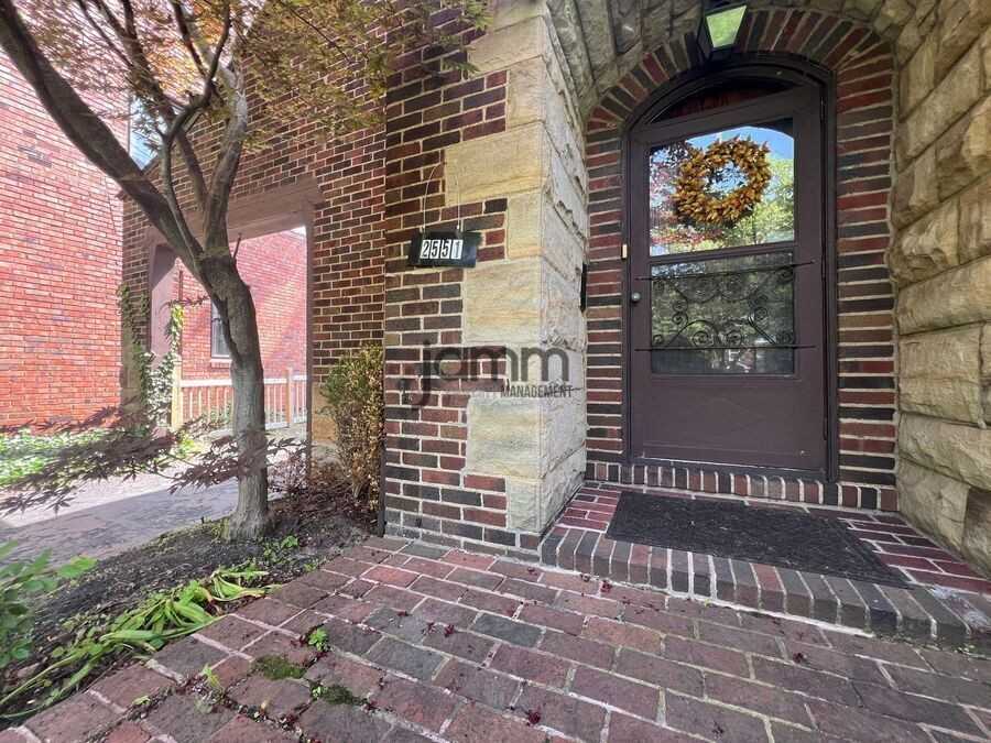 2551 Charney Rd - Photo 3 of 32
