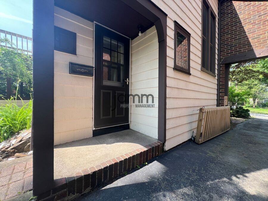 2551 Charney Rd - Photo 5 of 32