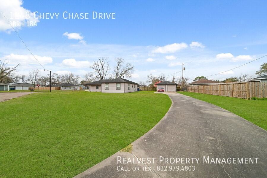 1248 Chevy Chase Dr - Photo 2 of 11
