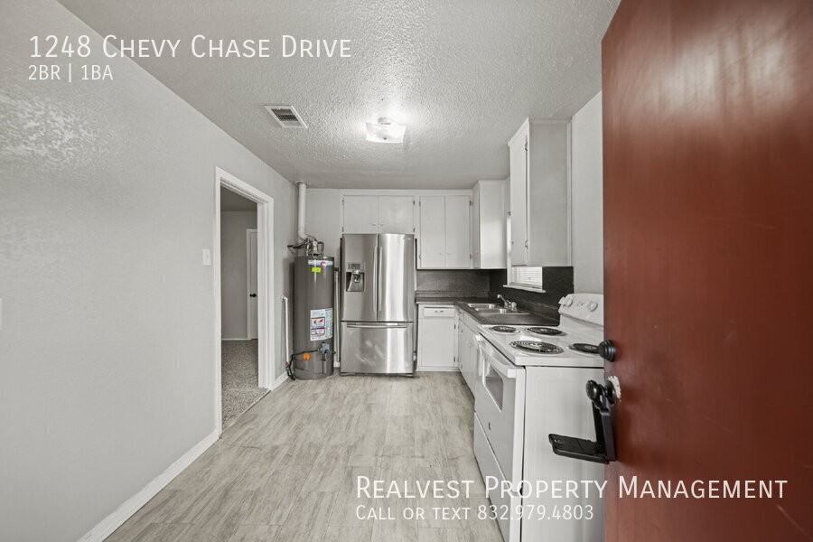 1248 Chevy Chase Dr - Photo 4 of 11
