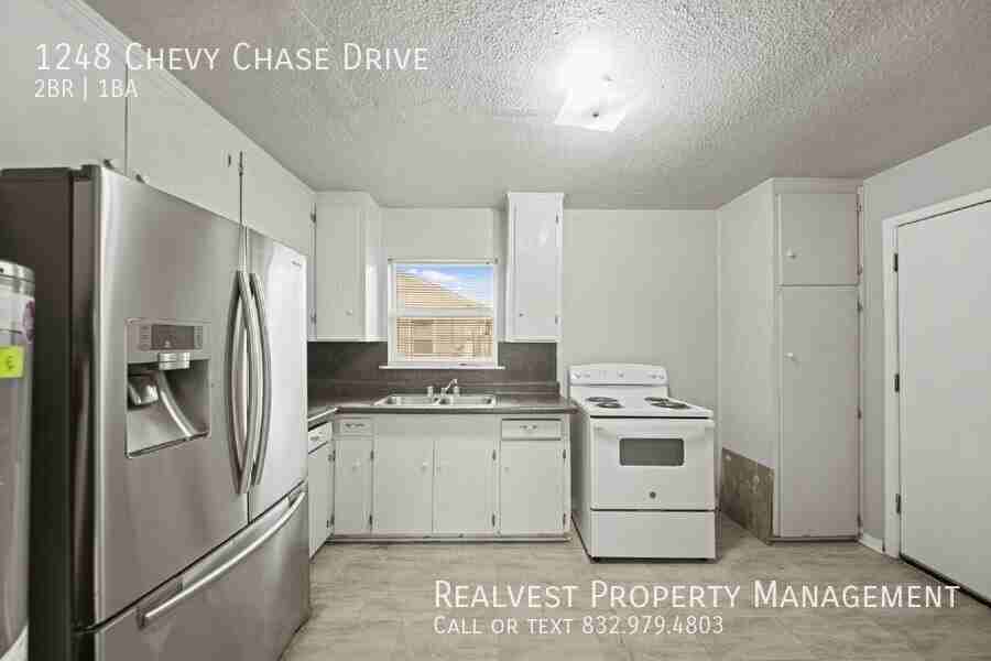 1248 Chevy Chase Dr - Photo 5 of 11
